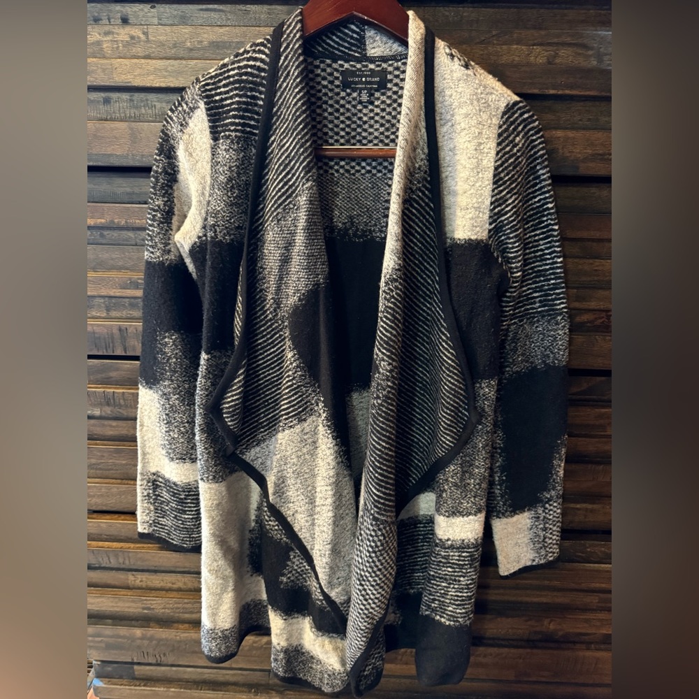 Women's Lucky Brand‎ Cardigan SML Boho Shawl cape poncho sweater Black White EUC